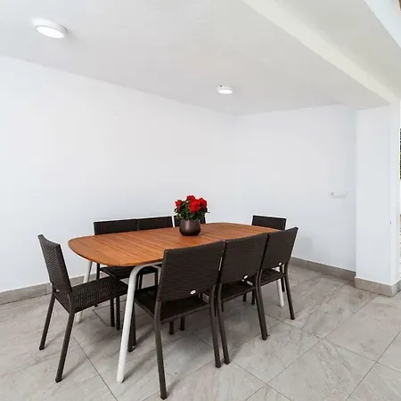 Maca Villa *